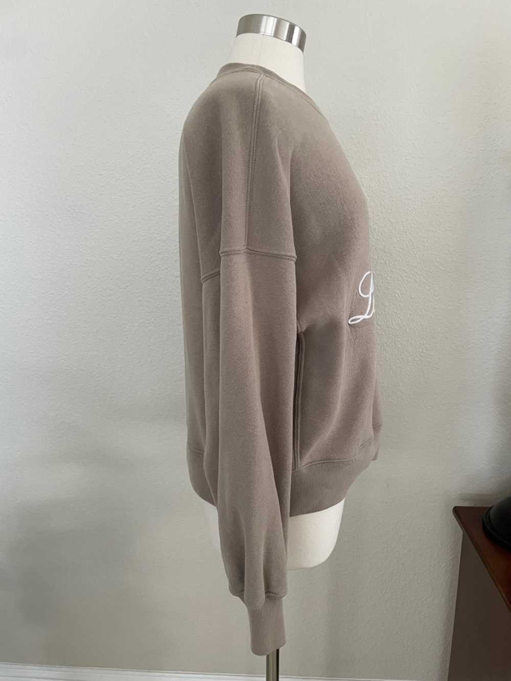 Abercrombie & Fitch Taupe Lake Tahoe Graphic Crewneck - Picture 4 of 7